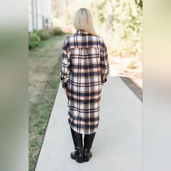 Fornia Shacket - Picture 6 of 6